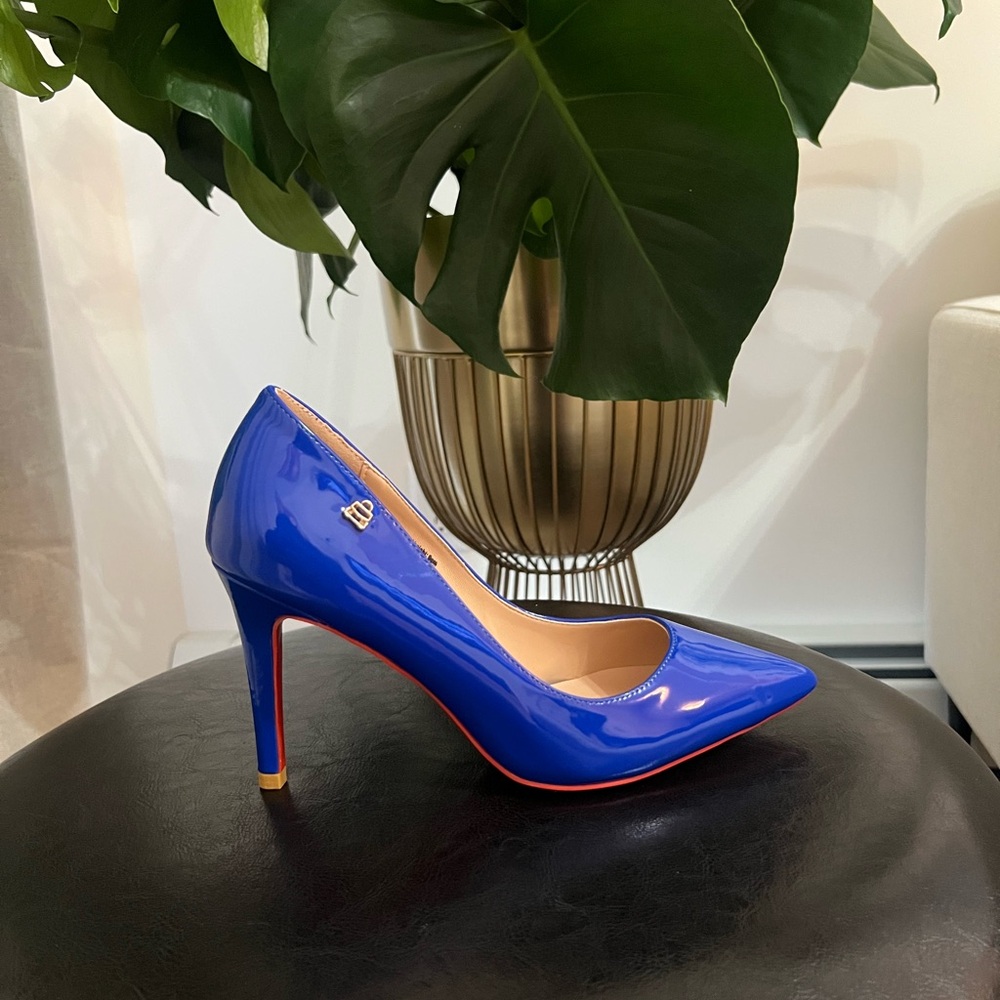 Elegant Blue High Heel Pumps